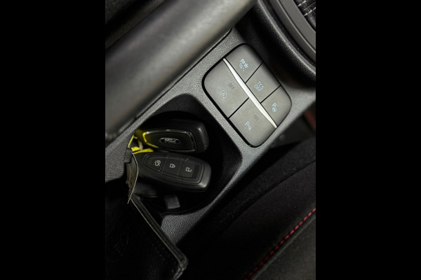 Ford Fiesta 1.0 EcoBoost Hybrid ST-Line Automaat | 17' inch | Sportstoelen | Camera | Winter-Pack