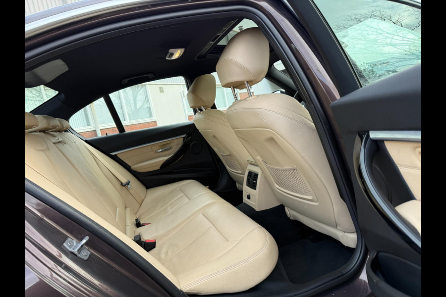 BMW 3-serie 320i 2019 Luxury Edition INDIVIDUAL DAKRAAM LEDER 1e-EIG NAP