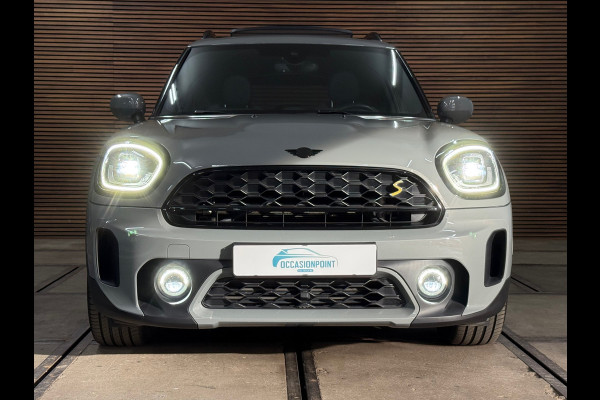 MINI Countryman 2.0 Cooper S E ALL4 | Pano | Sportstoelen | LED | Camera | 18inch | Privacy Glass | Navi
