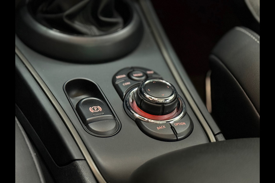 MINI Countryman 2.0 Cooper S E ALL4 | Pano | Sportstoelen | LED | Camera | 18inch | Privacy Glass | Navi