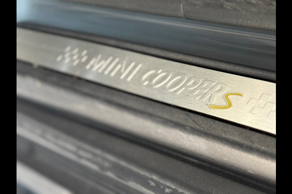 MINI Countryman 2.0 Cooper S E ALL4 | Pano | Sportstoelen | LED | Camera | 18inch | Privacy Glass | Navi