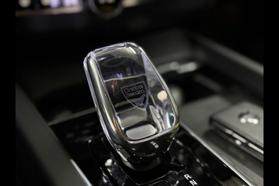 Volvo XC60 2.0 T6 Plug-in hybrid AWD Ultra Black Edition | Pano | Luchtvering | 21' inch | Harman/Kardon | BTW