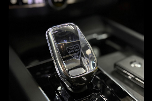 Volvo XC60 2.0 T6 Plug-in hybrid AWD Ultra Black Edition | Pano | Luchtvering | 21' inch | Harman/Kardon | BTW