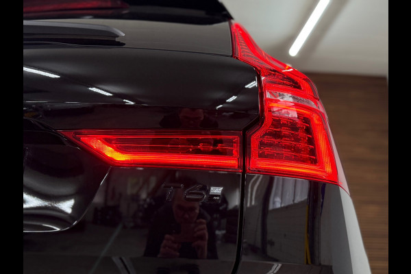 Volvo XC60 2.0 T6 Plug-in hybrid AWD Ultra Black Edition | Pano | Luchtvering | 21' inch | Harman/Kardon | BTW