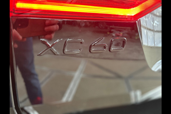 Volvo XC60 2.0 T6 Plug-in hybrid AWD Ultra Black Edition | Pano | Luchtvering | 21' inch | Harman/Kardon | BTW
