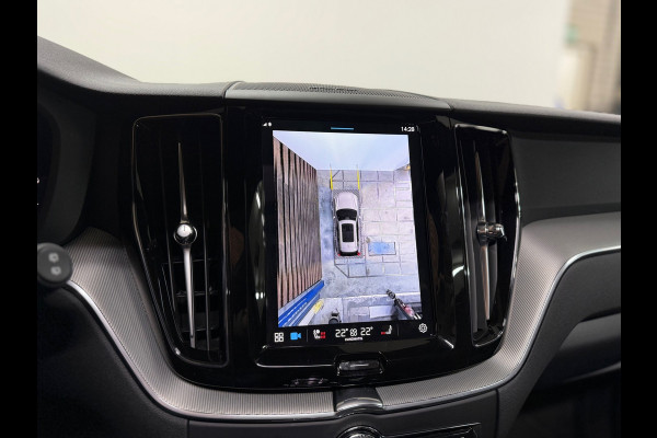 Volvo XC60 2.0 T6 Plug-in hybrid AWD Ultra Black Edition | Pano | Luchtvering | 21' inch | Harman/Kardon | BTW