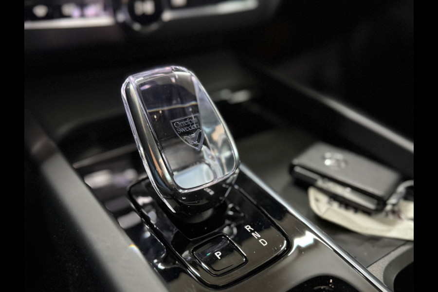 Volvo XC60 2.0 T6 Plug-in hybrid AWD Ultra Black Edition | Pano | Luchtvering | 21' inch | Harman/Kardon | BTW