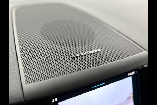 Volvo XC60 2.0 T6 Plug-in hybrid AWD Ultra Black Edition | Pano | Luchtvering | 21' inch | Harman/Kardon | BTW