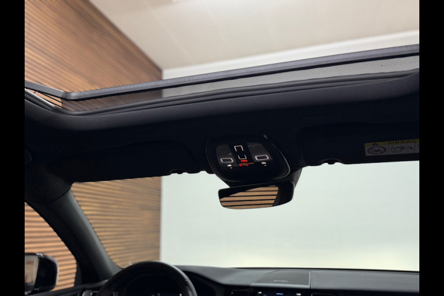 Volvo XC60 2.0 T6 Plug-in hybrid AWD Ultra Black Edition | Pano | Luchtvering | 21' inch | Harman/Kardon | BTW