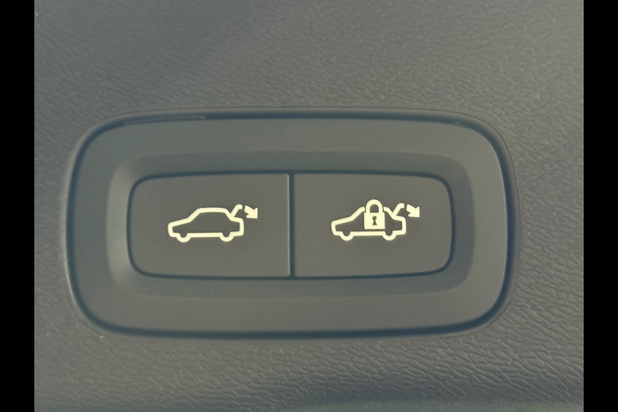 Volvo XC60 2.0 T6 Plug-in hybrid AWD Ultra Black Edition | Pano | Luchtvering | 21' inch | Harman/Kardon | BTW