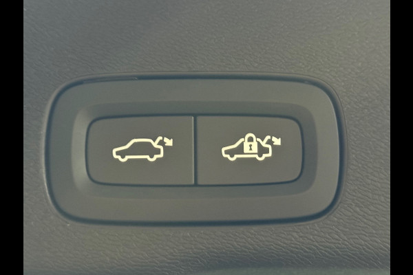 Volvo XC60 2.0 T6 Plug-in hybrid AWD Ultra Black Edition | Pano | Luchtvering | 21' inch | Harman/Kardon | BTW