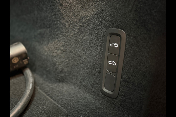 Volvo XC60 2.0 T6 Plug-in hybrid AWD Ultra Black Edition | Pano | Luchtvering | 21' inch | Harman/Kardon | BTW