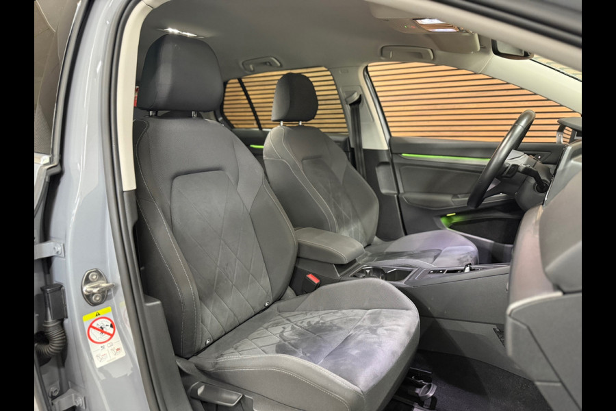 Volkswagen Golf 1.5 eTSI Style | Black Edition | Massagestoel | DAB | 18' inch | Navigatie | Adaptive Cruise | Velours