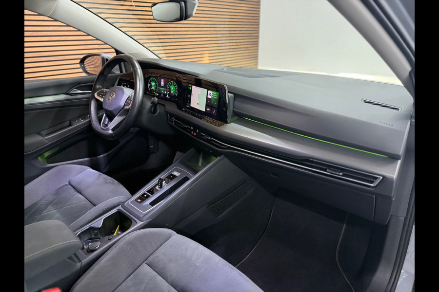 Volkswagen Golf 1.5 eTSI Style | Black Edition | Massagestoel | DAB | 18' inch | Navigatie | Adaptive Cruise | Velours
