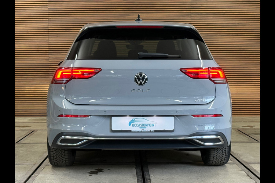 Volkswagen Golf 1.5 eTSI Style | Black Edition | Massagestoel | DAB | 18' inch | Navigatie | Adaptive Cruise | Velours