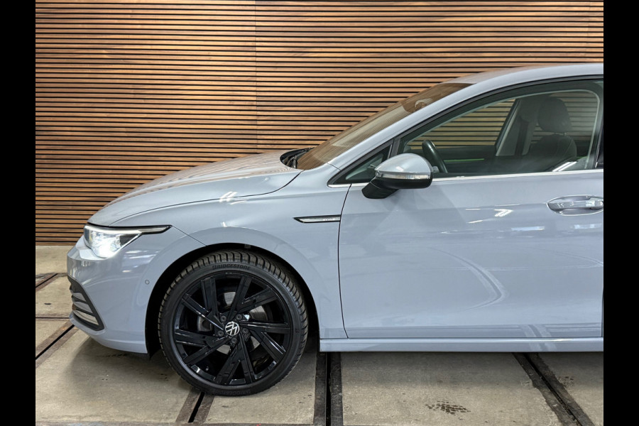 Volkswagen Golf 1.5 eTSI Style | Black Edition | Massagestoel | DAB | 18' inch | Navigatie | Adaptive Cruise | Velours