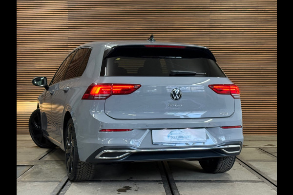 Volkswagen Golf 1.5 eTSI Style | Black Edition | Massagestoel | DAB | 18' inch | Navigatie | Adaptive Cruise | Velours