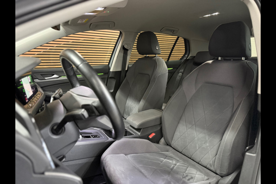 Volkswagen Golf 1.5 eTSI Style | Black Edition | Massagestoel | DAB | 18' inch | Navigatie | Adaptive Cruise | Velours