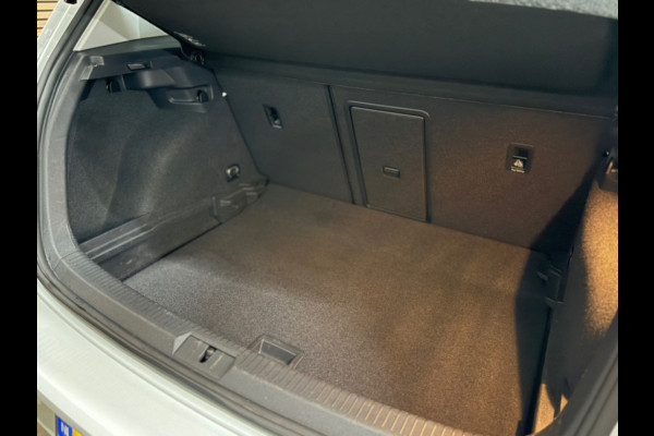 Volkswagen Golf 1.5 TSI Highline PANO/NAVI/CAMERA/LED/SPORTSTOELEN/CLIMATE/PARELMOER !
