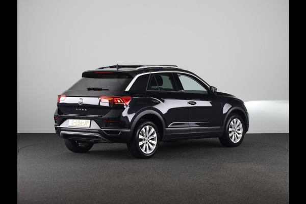 Volkswagen T-Roc 1.5 TSI Sport 150 pk Automaat (DSG) | Navigatie | Panoramadak | Parkeersensoren | Adaptieve cruise control | Keyless |