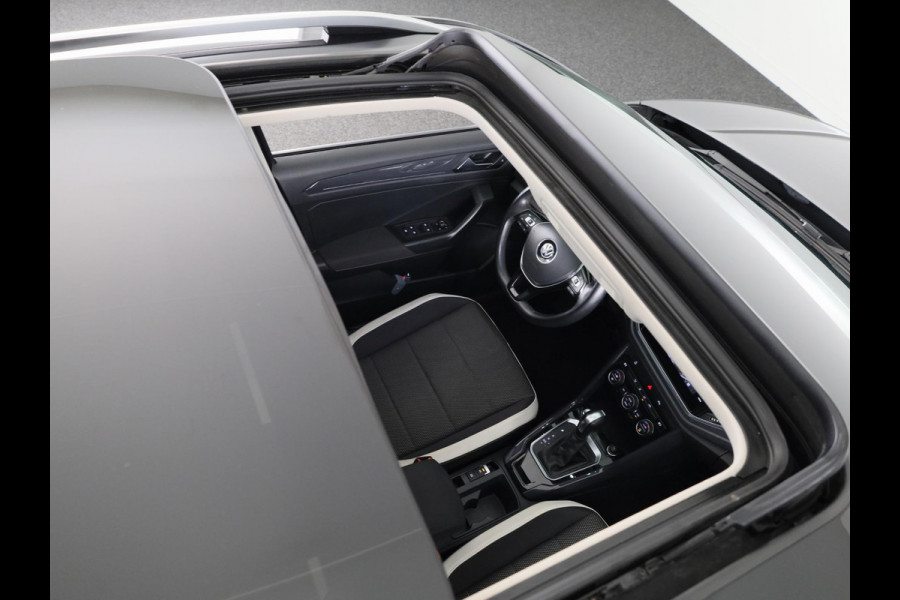 Volkswagen T-Roc 1.5 TSI Sport 150 pk Automaat (DSG) | Navigatie | Panoramadak | Parkeersensoren | Adaptieve cruise control | Keyless |