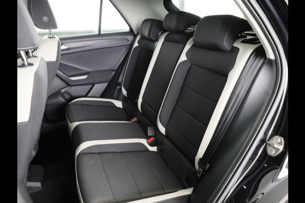 Volkswagen T-Roc 1.5 TSI Sport 150 pk Automaat (DSG) | Navigatie | Panoramadak | Parkeersensoren | Adaptieve cruise control | Keyless |