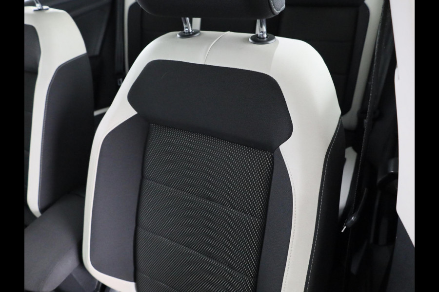 Volkswagen T-Roc 1.5 TSI Sport 150 pk Automaat (DSG) | Navigatie | Panoramadak | Parkeersensoren | Adaptieve cruise control | Keyless |