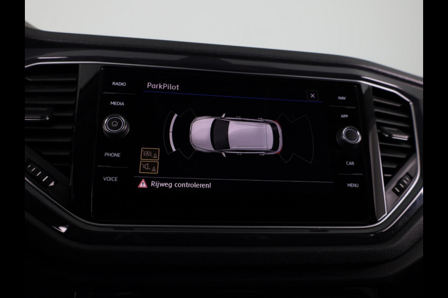 Volkswagen T-Roc 1.5 TSI Sport 150 pk Automaat (DSG) | Navigatie | Panoramadak | Parkeersensoren | Adaptieve cruise control | Keyless |