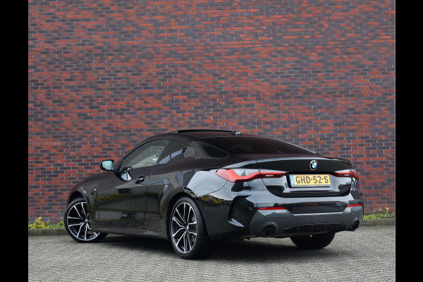 BMW 4 Serie Coupé 420i | M-Sport - HUD - Schuifdak