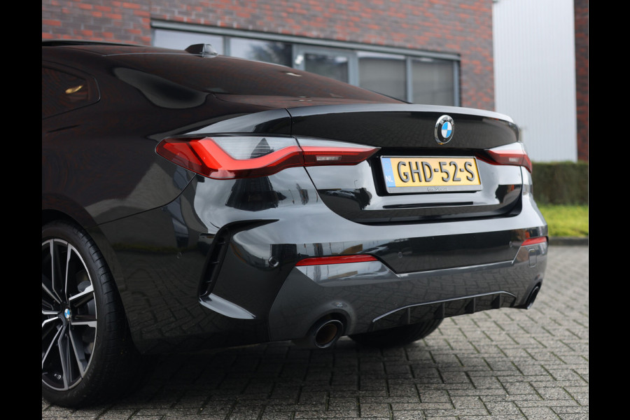 BMW 4 Serie Coupé 420i | M-Sport - HUD - Schuifdak