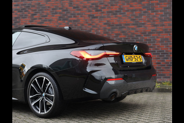 BMW 4 Serie Coupé 420i | M-Sport - HUD - Schuifdak