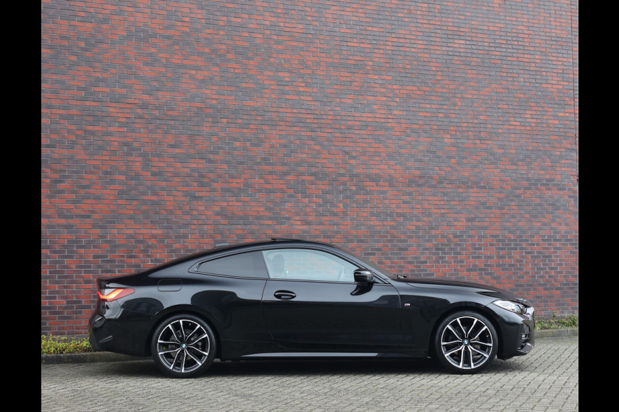 BMW 4 Serie Coupé 420i | M-Sport - HUD - Schuifdak