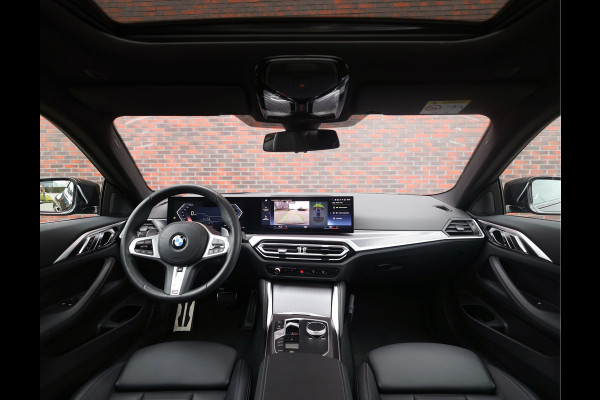 BMW 4 Serie Coupé 420i | M-Sport - HUD - Schuifdak