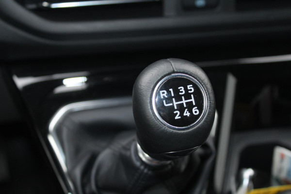 Ford Transit Custom 300 2.0 TDCI Dubbele Cabine L1H1 Limited | Trekhaak | Driver Assistance Pack | Stuurwielverwarming | Dubbele Zijschuifdeur | Camera | Navigatie