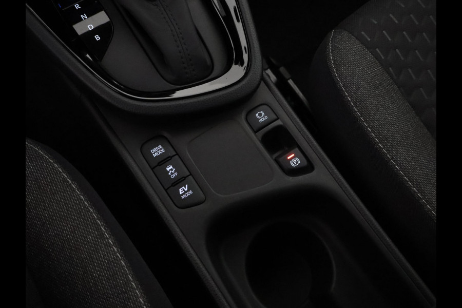 Toyota Yaris Cross 1.5 Hybrid 115 First Edition | Afneembare trekhaak | Navigatie | Apple Carplay & AndroidAUTO |