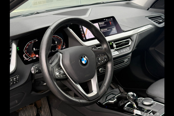 BMW 1-serie 118i AUT Executive SPORT Sportstoelen|LED|Dealer Onderhouden