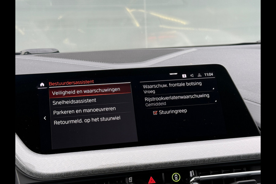 BMW 1-serie 118i AUT Executive SPORT Sportstoelen|LED|Dealer Onderhouden