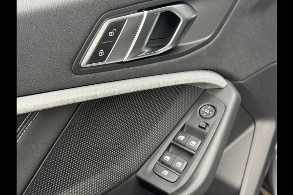 BMW 1-serie 118i AUT Executive SPORT Sportstoelen|LED|Dealer Onderhouden
