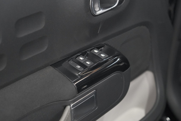 Citroën C3 PureTech 82 Shine | Trekhaak | Camera | Apple Carplay | Navigatie