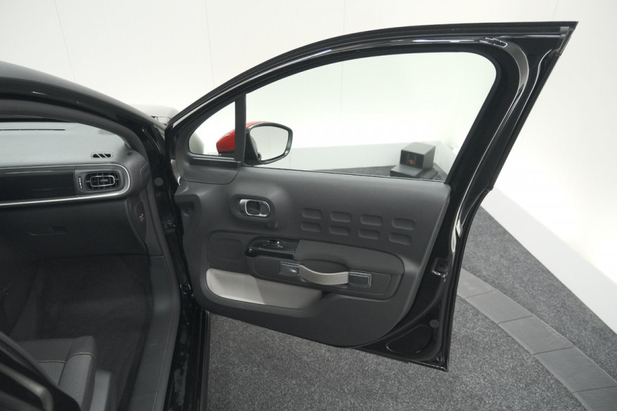 Citroën C3 PureTech 82 Shine | Trekhaak | Camera | Apple Carplay | Navigatie