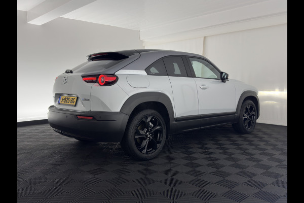 Mazda MX-30 e-SkyActiv 145 First Edition 36 kWh {SOH-94%} (INCL-BTW) Aut.*LEATHER-MICROFIBRE | FULL-LED | NAVI-FULLMAP | KEYLESS | BLIND-SPOT |  ADAPTIVE-CRUISE | HEAD-UP | CAMERA | DIGI-COCKPIT | MEMORY-PACK | SHIFT-PADDLES | 18"ALU*