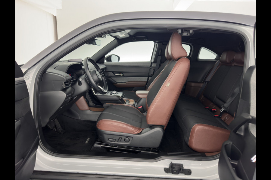 Mazda MX-30 e-SkyActiv 145 First Edition 36 kWh {SOH-94%} (INCL-BTW) Aut.*LEATHER-MICROFIBRE | FULL-LED | NAVI-FULLMAP | KEYLESS | BLIND-SPOT |  ADAPTIVE-CRUISE | HEAD-UP | CAMERA | DIGI-COCKPIT | MEMORY-PACK | SHIFT-PADDLES | 18"ALU*