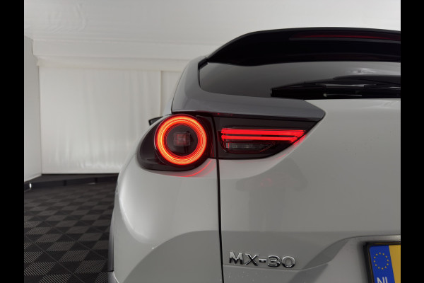 Mazda MX-30 e-SkyActiv 145 First Edition 36 kWh {SOH-94%} (INCL-BTW) Aut.*LEATHER-MICROFIBRE | FULL-LED | NAVI-FULLMAP | KEYLESS | BLIND-SPOT |  ADAPTIVE-CRUISE | HEAD-UP | CAMERA | DIGI-COCKPIT | MEMORY-PACK | SHIFT-PADDLES | 18"ALU*