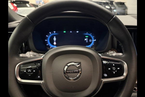 Volvo XC60 2.0 T8 Plug-in hybrid AWD 456PK BLACK-LINE R-DESIGN PANO/360CAM/H&K/STOEL-M/CARPLAY/