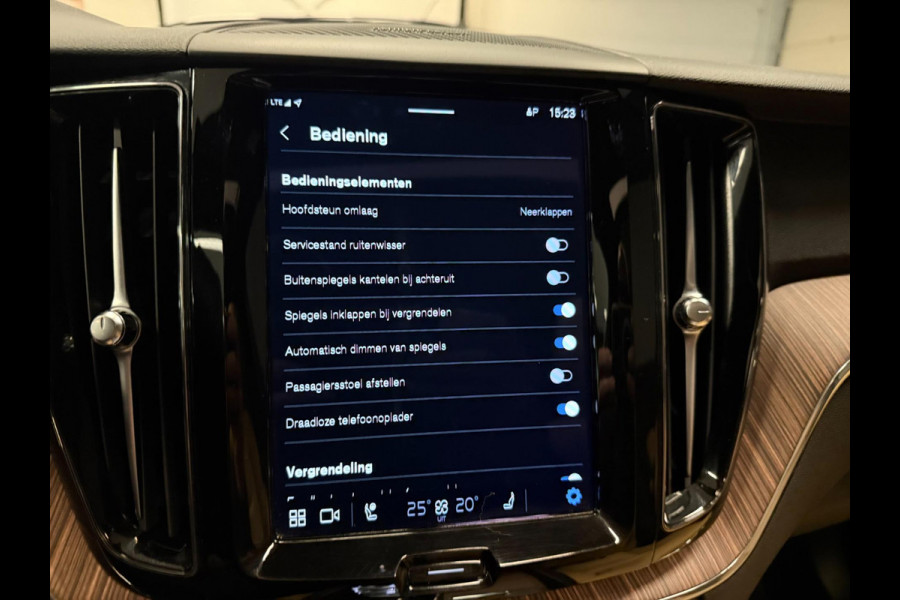 Volvo XC60 2.0 T8 Plug-in hybrid AWD 456PK BLACK-LINE R-DESIGN PANO/360CAM/H&K/STOEL-M/CARPLAY/