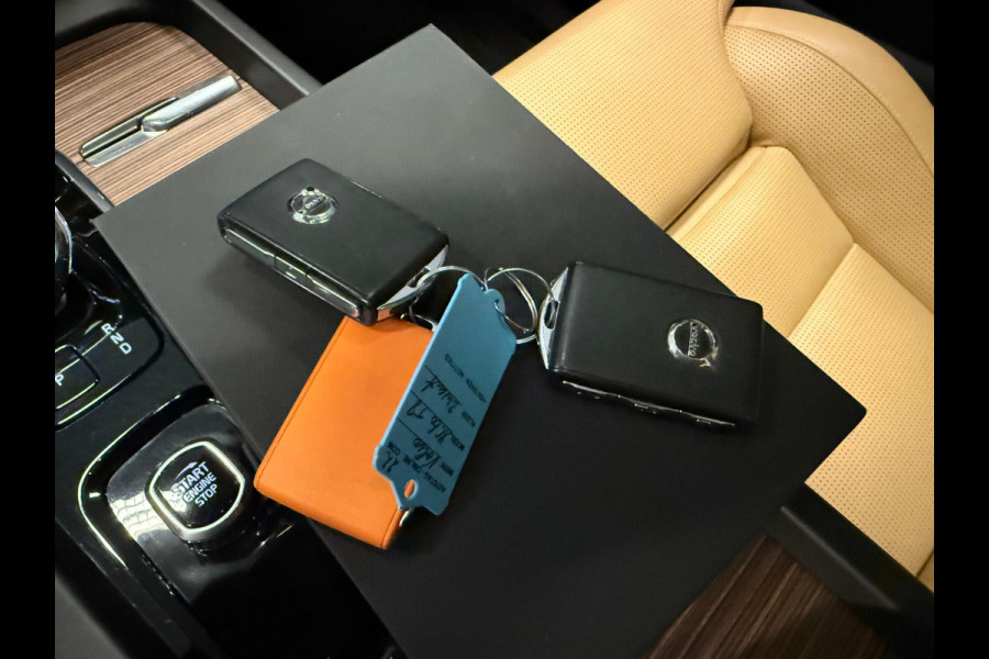 Volvo XC60 2.0 T8 Plug-in hybrid AWD 456PK BLACK-LINE R-DESIGN PANO/360CAM/H&K/STOEL-M/CARPLAY/