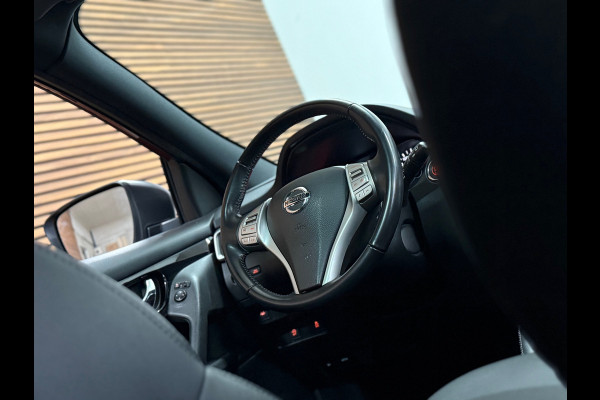 Nissan QASHQAI 1.6 N-Vision 163 PK | Pano | Trekhaak | 360° Camera | Cruise Control | Navigatie | Half leder
