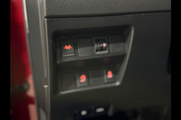 Nissan QASHQAI 1.6 N-Vision 163 PK | Pano | Trekhaak | 360° Camera | Cruise Control | Navigatie | Half leder