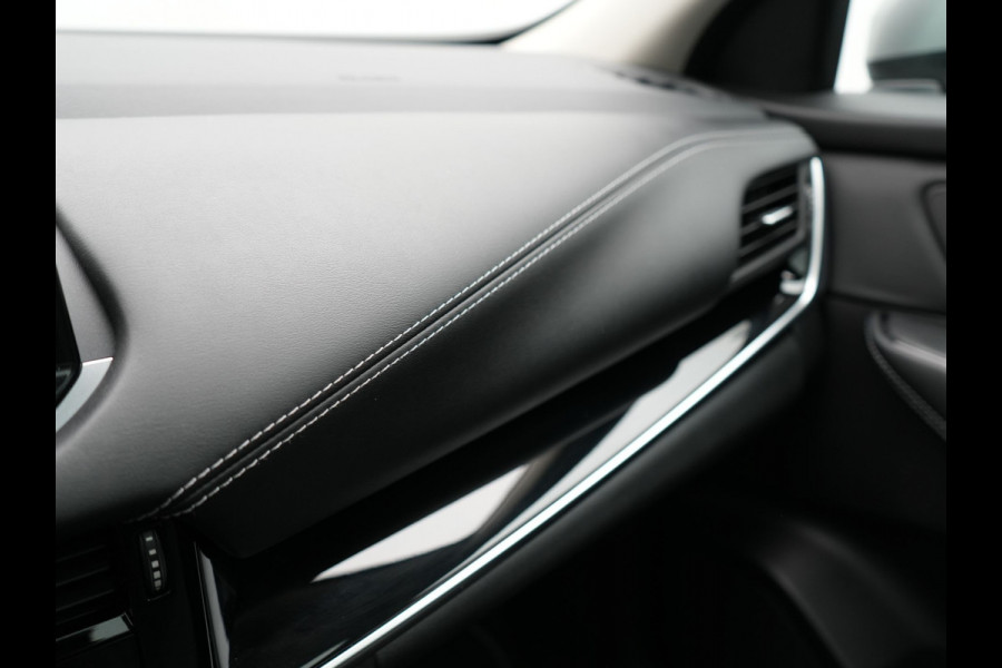 Nissan QASHQAI 1.3 MHEV N-Connecta 158pk Automaat | Panodak | Trekhaak Afn. | Adaptive Cruise | 360 Camera | Keyless | BLIS | Virtual | Apple Carplay | 18"L.M |