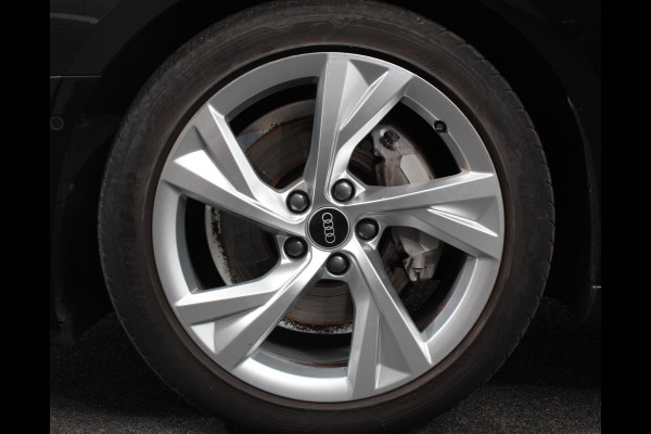 Audi A4 Avant 40 TFSI 204pk S-tronic S-Line Black Edition | Navigatie | Apple Carplay/Android Auto | Adaptive Cruise Control | Parkeersensoren | Camera | Dodehoek Assistent | Elektrische Achterklep | Stoelverwarming | Climate Control |